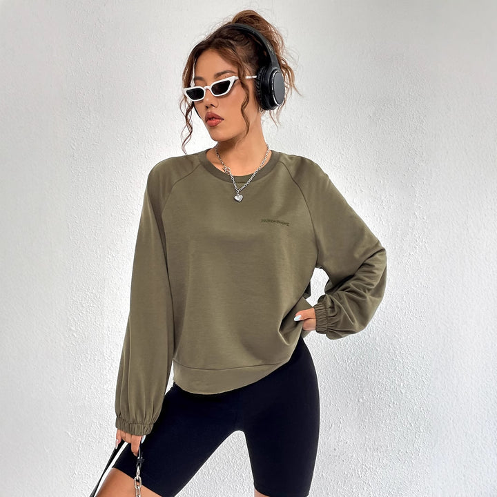 Kvinnors avslappnad raglan sweatshirt med elastiska muddar och minimalistisk design Mirla-Eva Jonsson