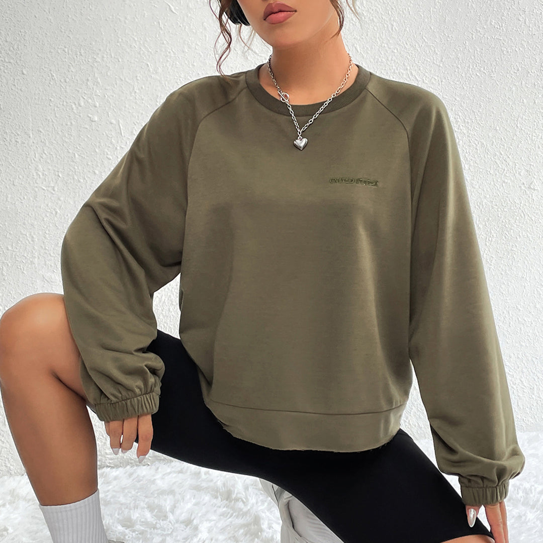 Kvinnors avslappnad raglan sweatshirt med elastiska muddar och minimalistisk design Mirla-Eva Jonsson
