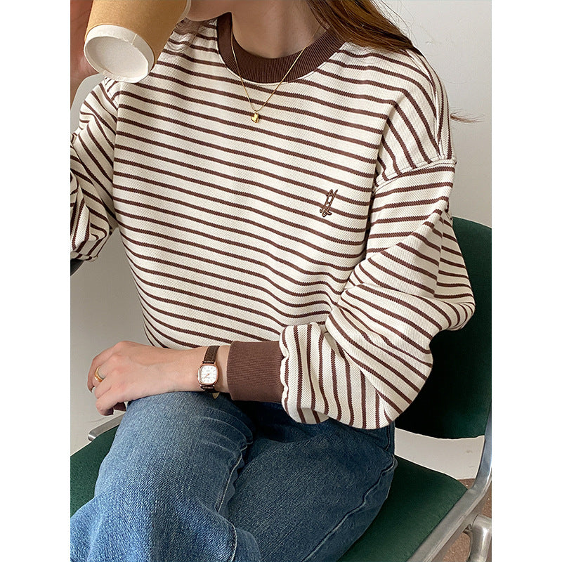 Kvinnors avslappnad rundhalsad sweatshirt med ränder Mirla-Eva Jonsson