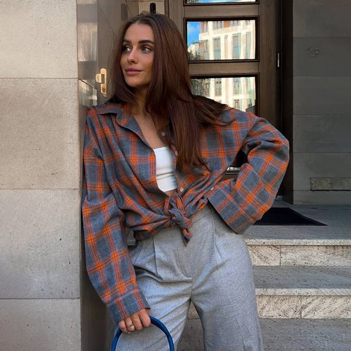 Kvinnors avslappnad rutiga skjorta blus med fickor och mjukt bomullsmaterial Mirla-Eva Jonsson