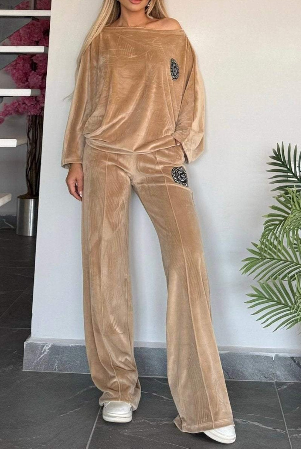 Kvinnors avslappnad sammet loungewear set med mjuk skärning Mirla-Eva Jonsson