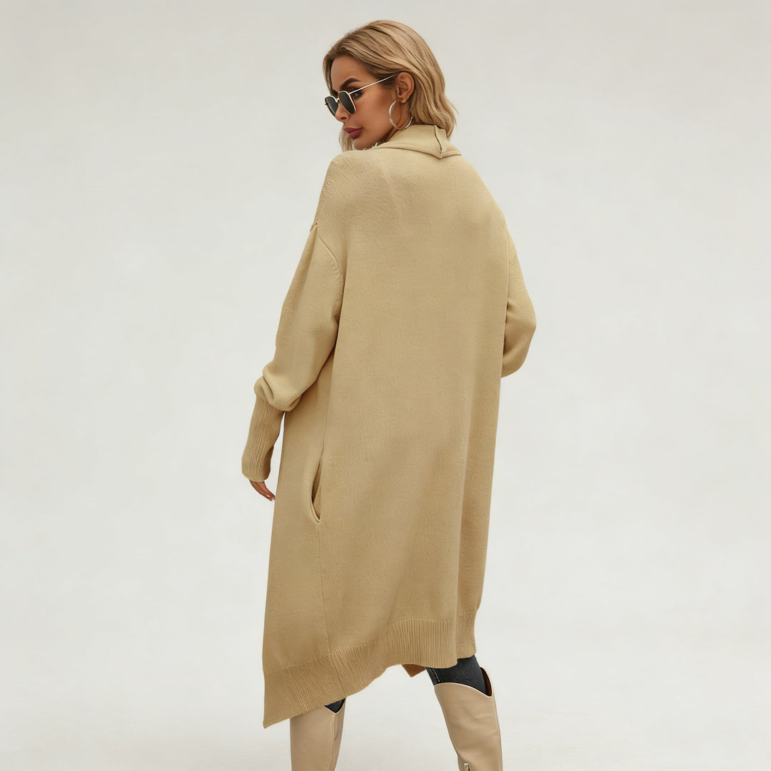 Kvinnors avslappnad stickad cardigan med asymmetrisk skärning och mjukt material Mirla-Eva Jonsson