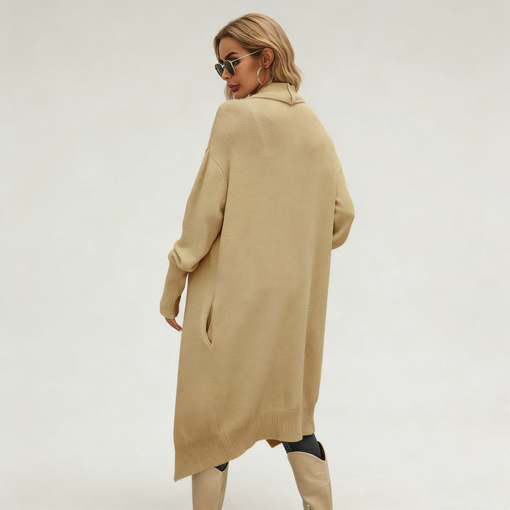 Kvinnors avslappnad stickad cardigan med asymmetrisk skärning och mjukt material Mirla-Eva Jonsson