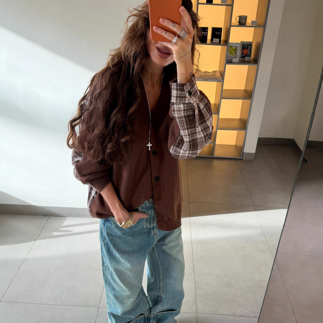 Kvinnors avslappnad stickad cardigan med en mjuk känsla och elegant knappslå Mirla-Eva Jonsson