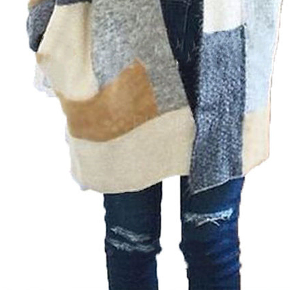 Kvinnors avslappnad stickad cardigan med mjukt material och moderna färgblock Mirla-Eva Jonsson