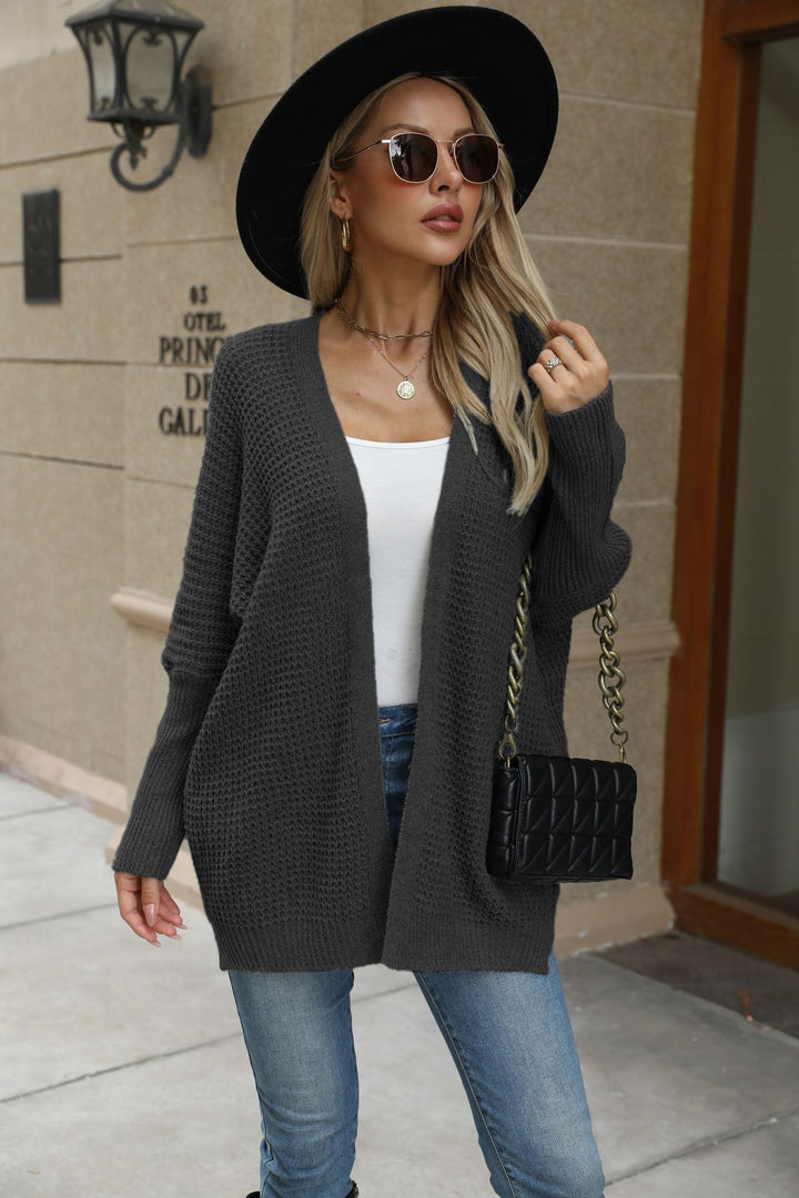 Kvinnors avslappnad stickad cardigan med öppen front och grov textur Mirla-Eva Jonsson