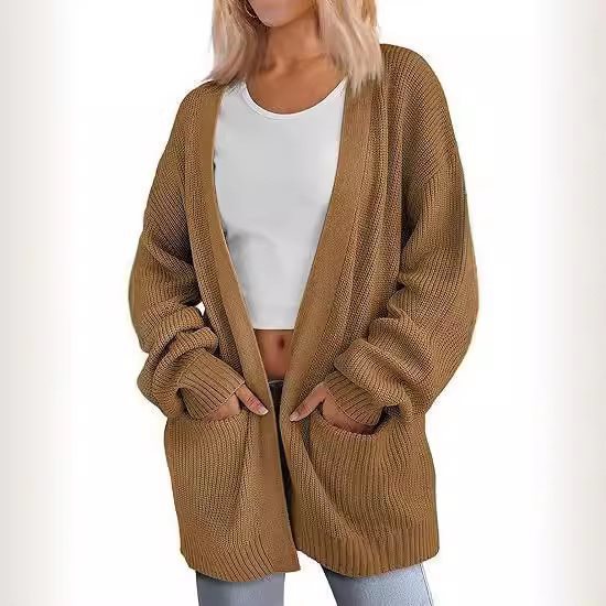 Kvinnors avslappnad stickad cardigan med stora fickor och öppen design Mirla-Eva Jonsson