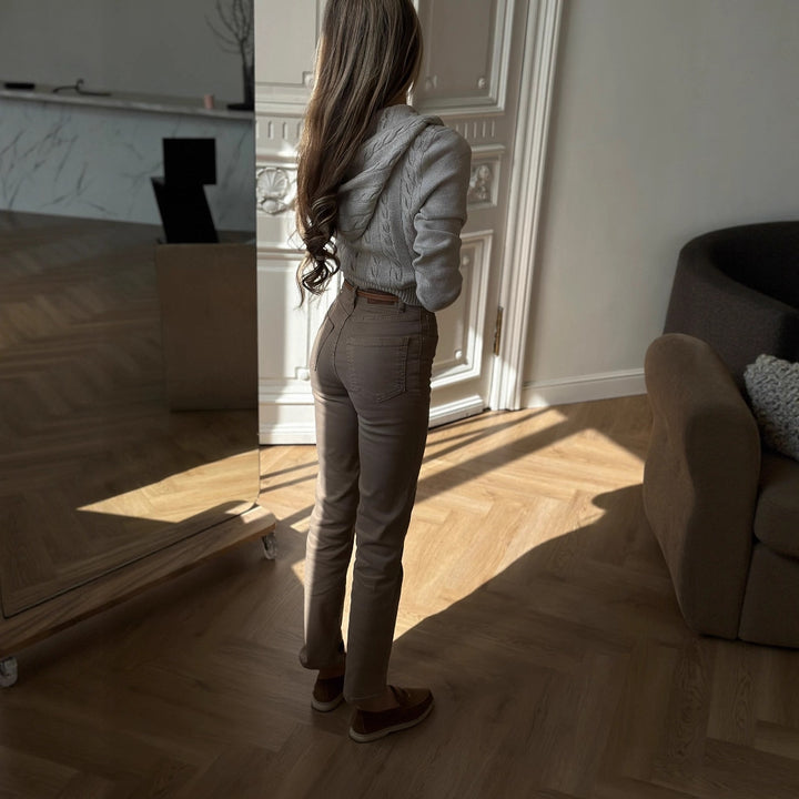 Kvinnors avslappnad stickad pullover med huva och dragkedja Mirla-Eva Jonsson