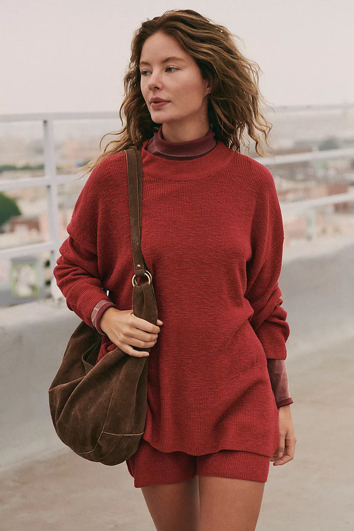 Kvinnors avslappnad stickad set med oversized tröja och shorts Mirla-Eva Jonsson