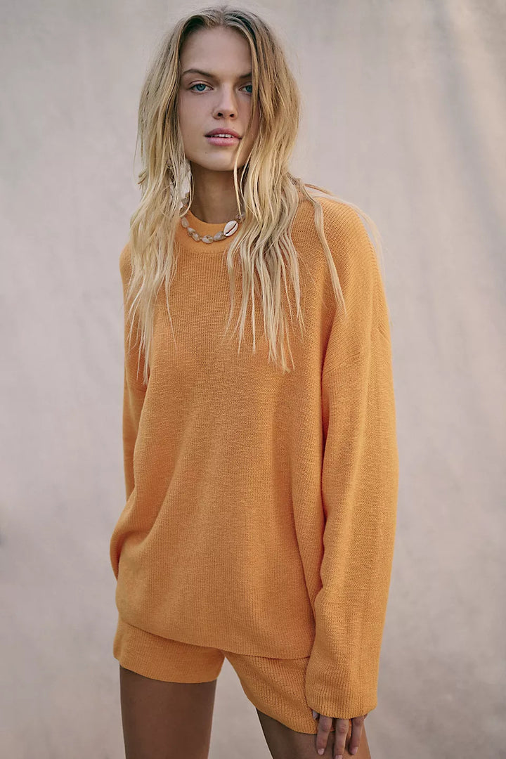 Kvinnors avslappnad stickad set med oversized tröja och shorts Mirla-Eva Jonsson