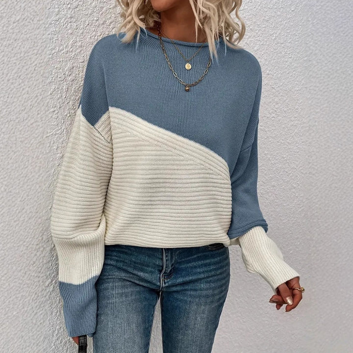 Kvinnors avslappnad stickad tröja med texturerad design och moderna färgblock Mirla-Eva Jonsson