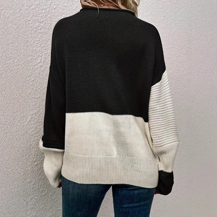 Kvinnors avslappnad stickad tröja med texturerad design och moderna färgblock Mirla-Eva Jonsson