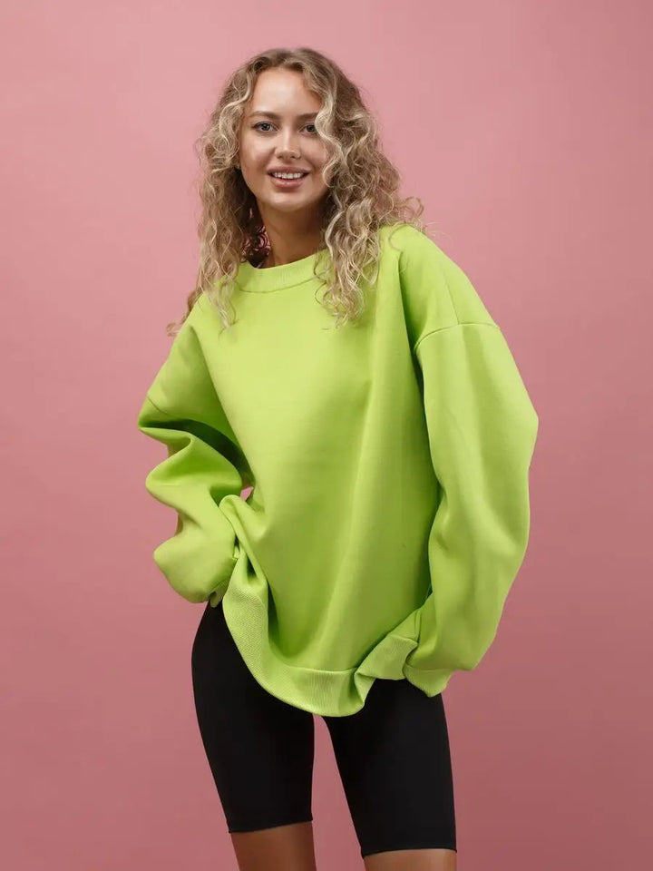 Kvinnors avslappnad sweatshirt med breda axlar och mjukt foder Mirla-Eva Jonsson