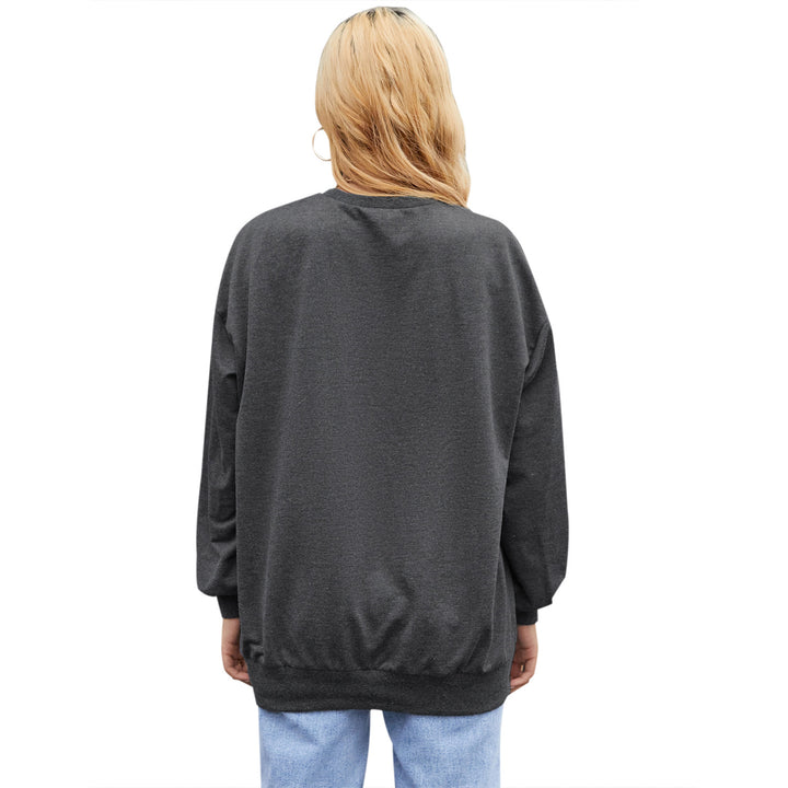 Kvinnors avslappnad sweatshirt med elegant rund hals och dekorativ text Mirla-Eva Jonsson