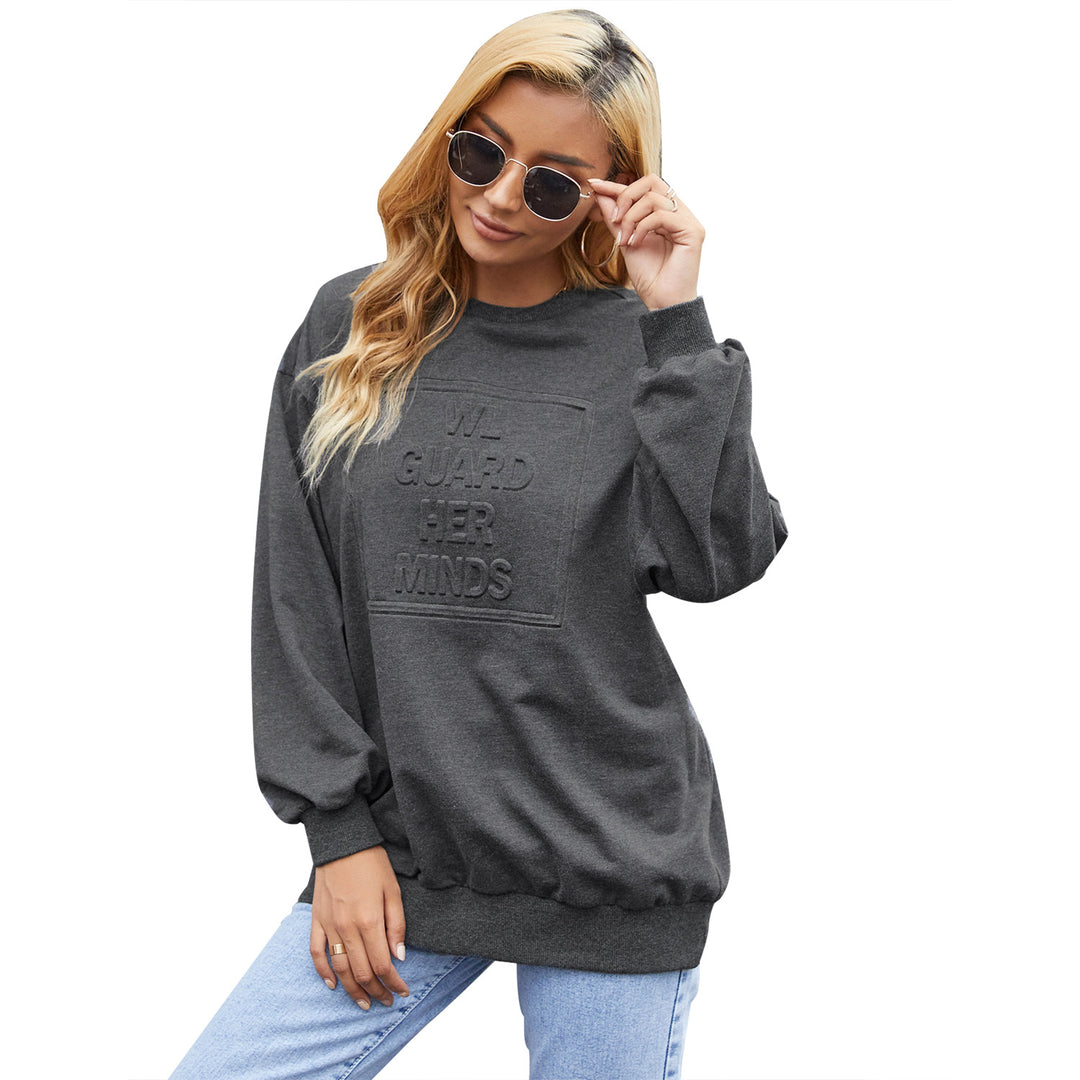 Kvinnors avslappnad sweatshirt med elegant rund hals och dekorativ text Mirla-Eva Jonsson