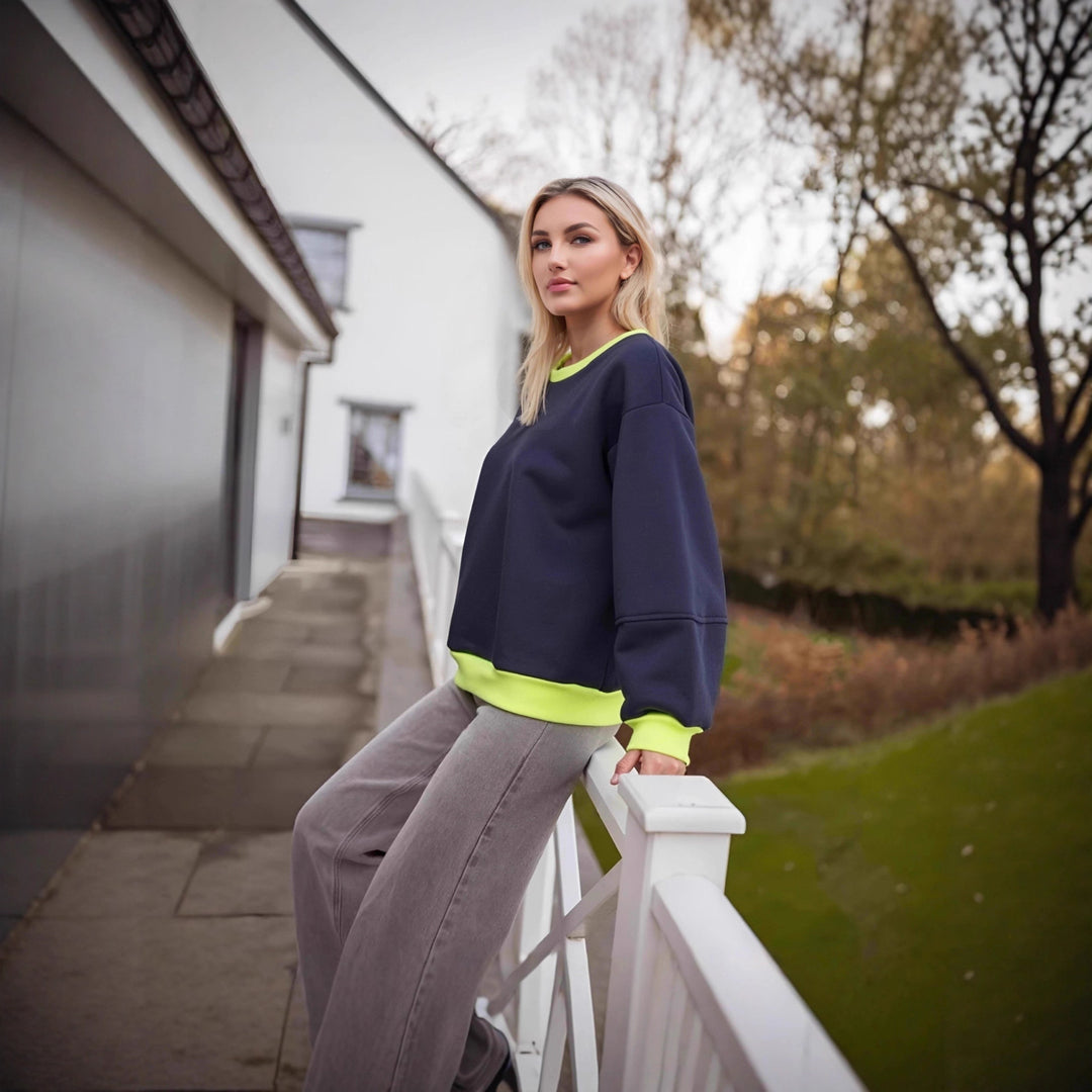 Kvinnors avslappnad sweatshirt med kontrasterande mudd och modern skärning Mirla-Eva Jonsson
