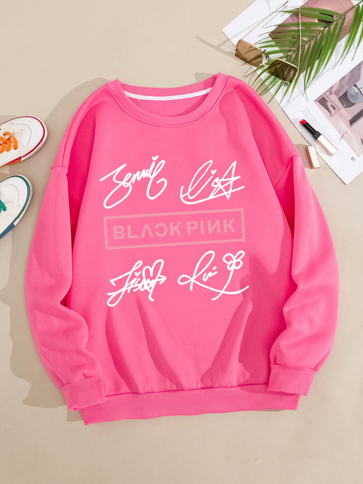 Kvinnors avslappnad sweatshirt med kreativ signaturmotiv Mirla-Eva Jonsson
