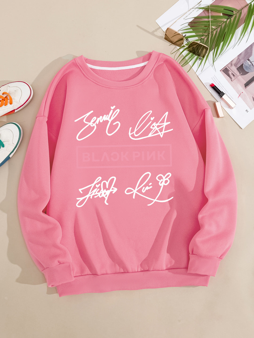 Kvinnors avslappnad sweatshirt med kreativ signaturmotiv Mirla-Eva Jonsson