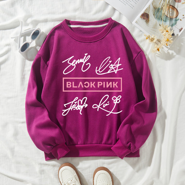 Kvinnors avslappnad sweatshirt med kreativ signaturmotiv Mirla-Eva Jonsson