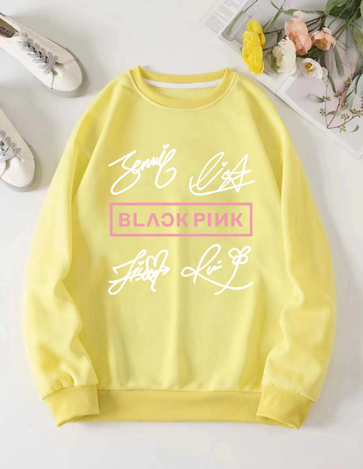 Kvinnors avslappnad sweatshirt med kreativ signaturmotiv Mirla-Eva Jonsson