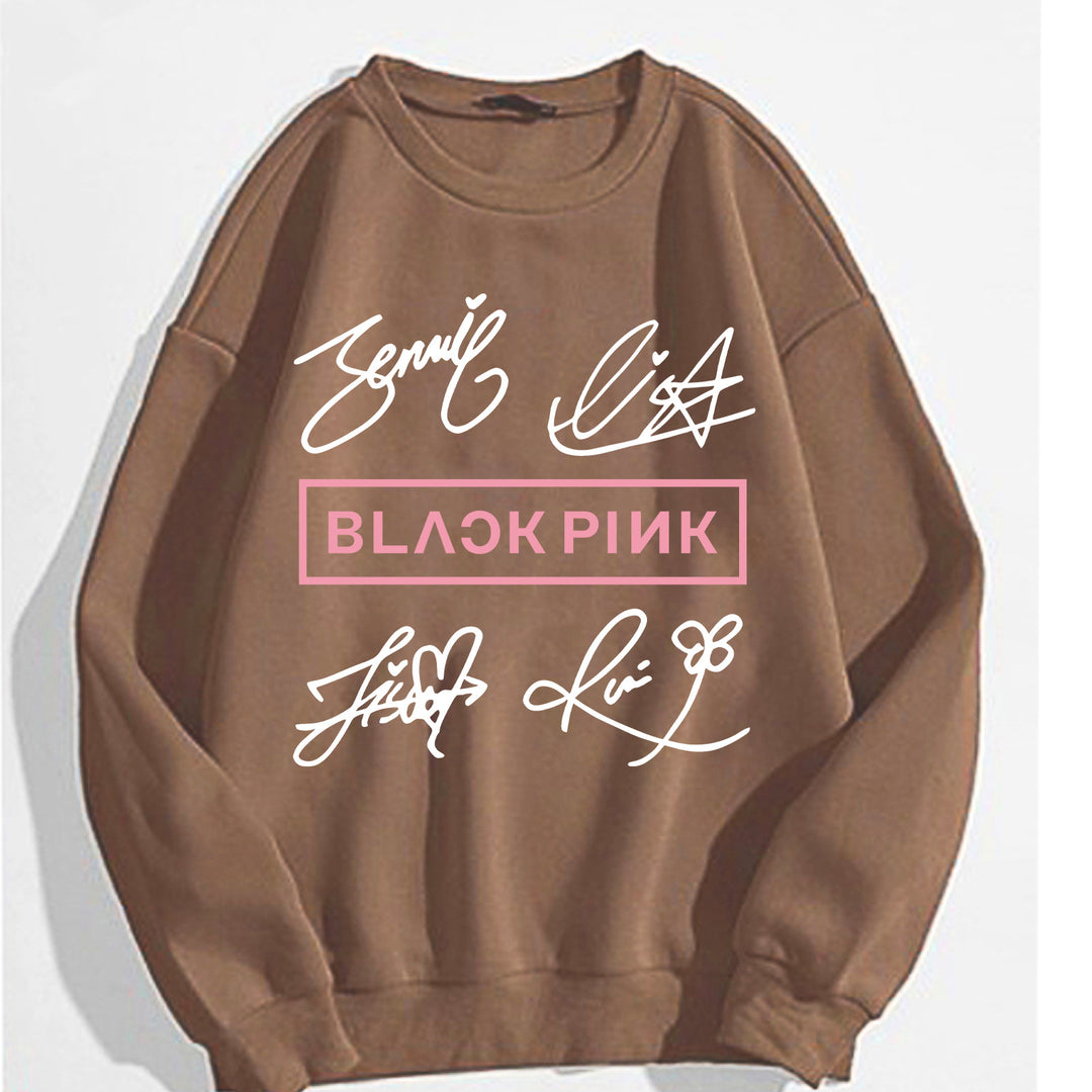 Kvinnors avslappnad sweatshirt med kreativ signaturmotiv Mirla-Eva Jonsson