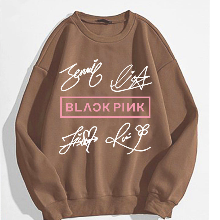 Kvinnors avslappnad sweatshirt med kreativ signaturmotiv Mirla-Eva Jonsson