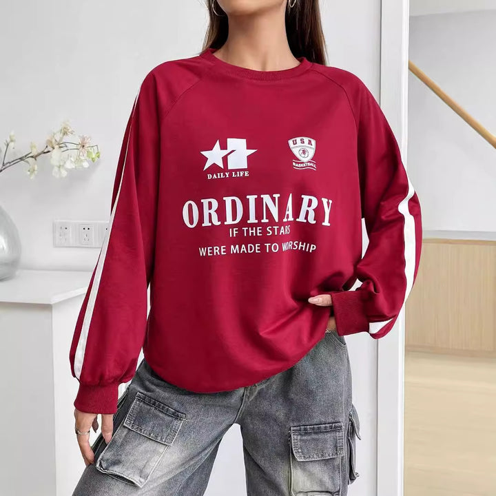 Kvinnors avslappnad sweatshirt med kreativa grafiker och voluminösa ärmar Mirla-Eva Jonsson