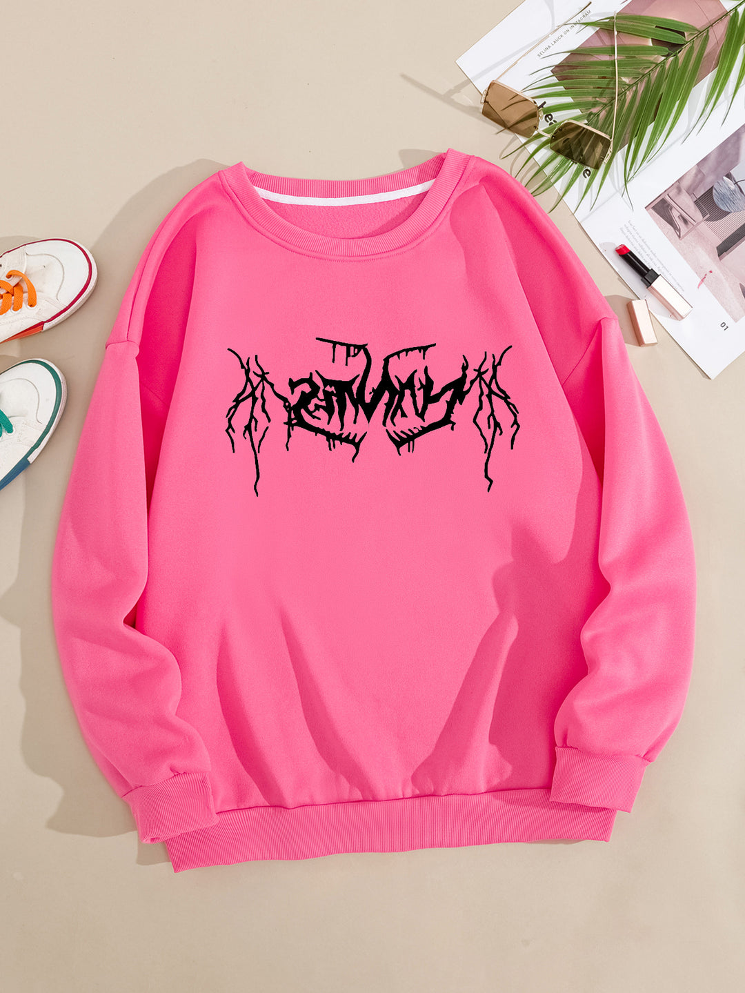 Kvinnors avslappnad sweatshirt med modern grafisk design Mirla-Eva Jonsson