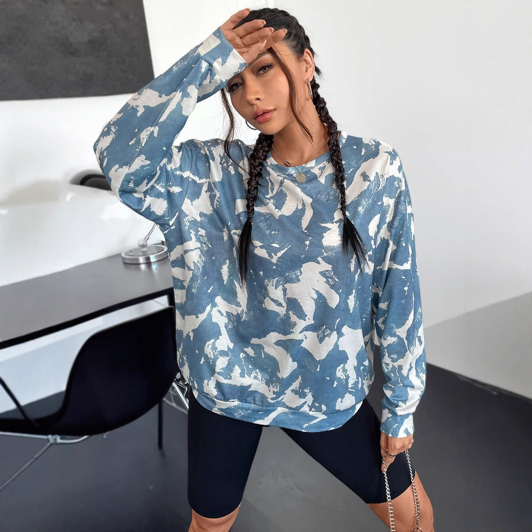 Kvinnors avslappnad sweatshirt med modernt camouflage-mönster och oversize passform Mirla-Eva Jonsson