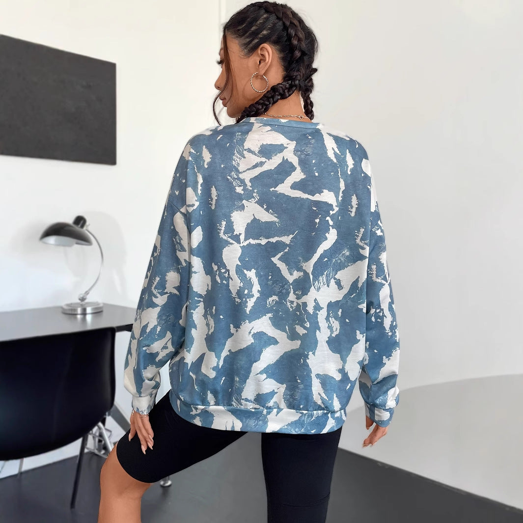 Kvinnors avslappnad sweatshirt med modernt camouflage-mönster och oversize passform Mirla-Eva Jonsson