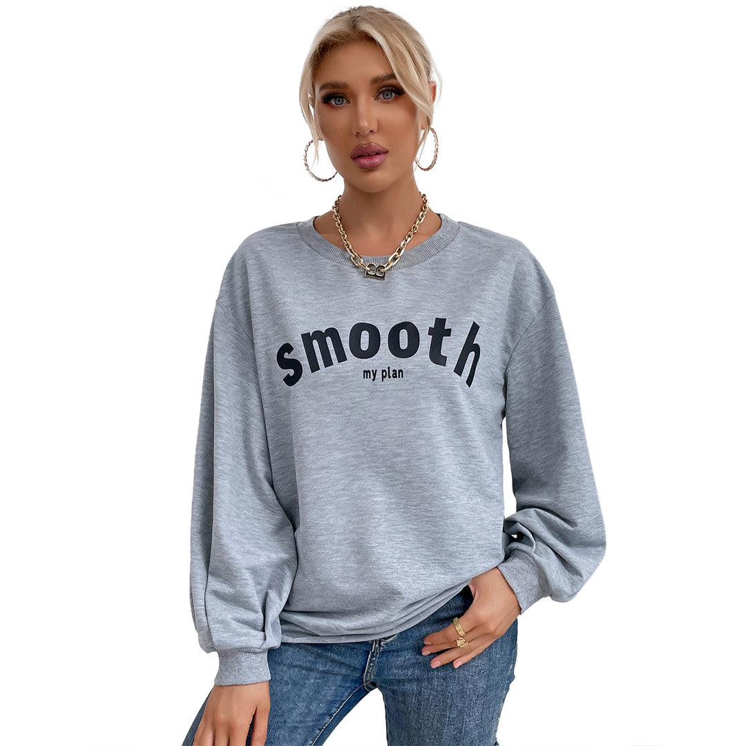 Kvinnors avslappnad sweatshirt med raffinerade puffärmar och kreativ lettering Mirla-Eva Jonsson