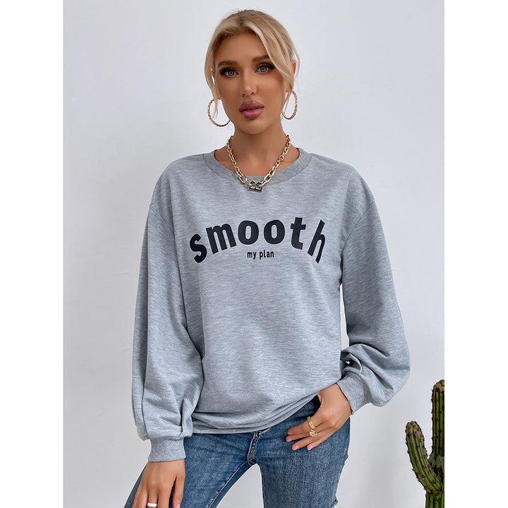 Kvinnors avslappnad sweatshirt med raffinerade puffärmar och kreativ lettering Mirla-Eva Jonsson