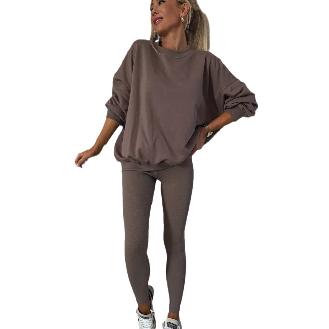 Kvinnors avslappnad sweatshirt med sänkta axlar och figurnära ben Mirla-Eva Jonsson