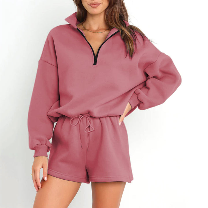 Kvinnors avslappnad sweatshirt med shortsdessign och praktisk dragkedja Mirla-Eva Jonsson