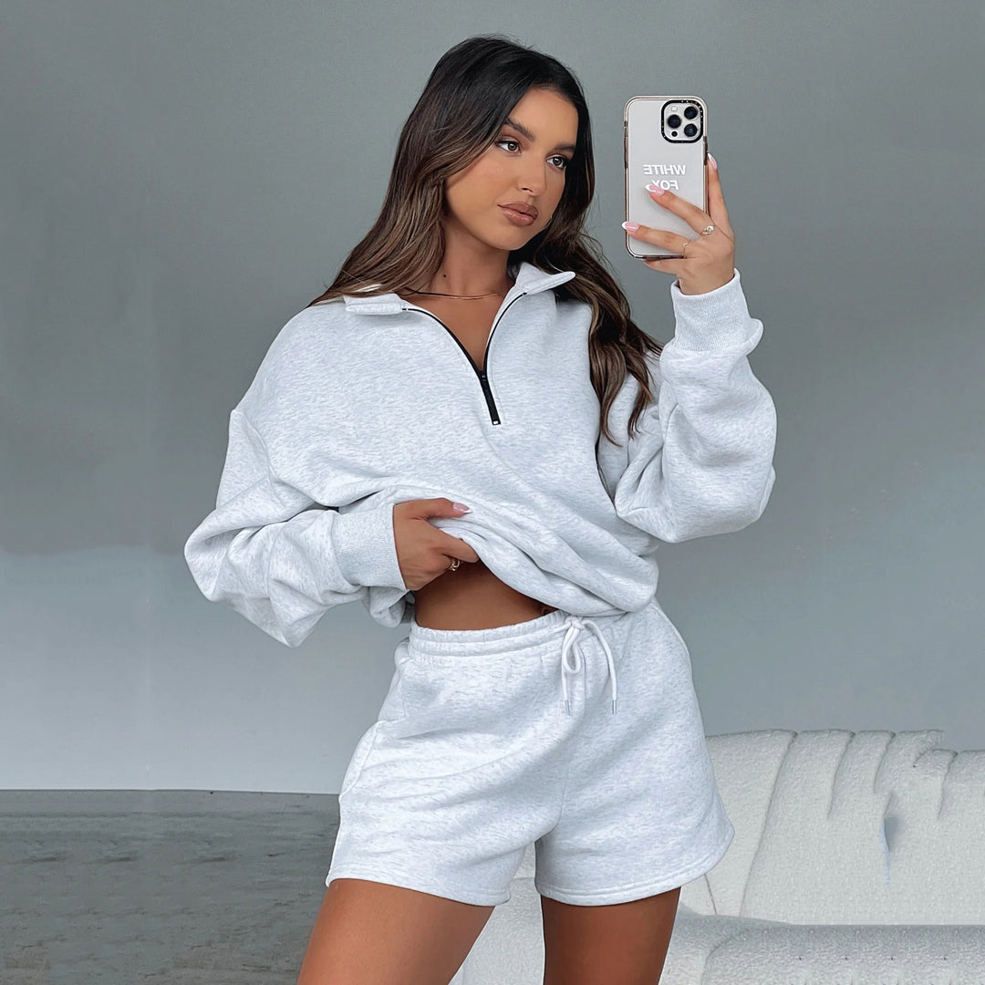 Kvinnors avslappnad sweatshirt med shortsdessign och praktisk dragkedja Mirla-Eva Jonsson