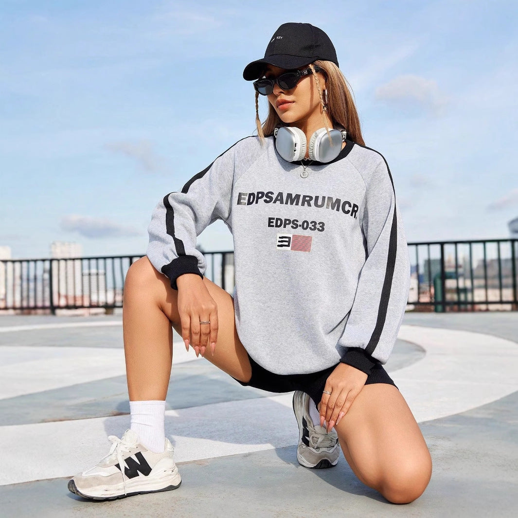 Kvinnors avslappnad sweatshirts med grafisk tryck och kontrasterande ärmar Mirla-Eva Jonsson