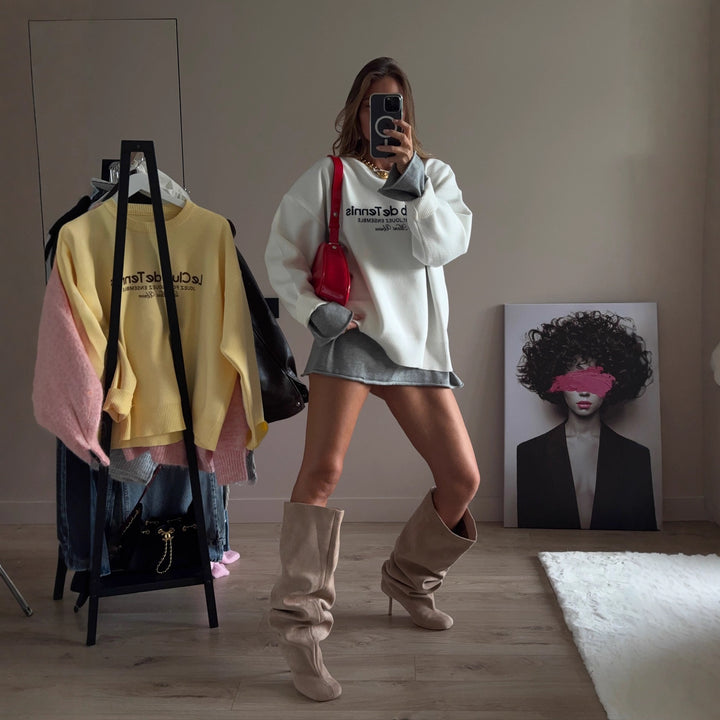 Kvinnors avslappnad tie-dye sweatshirt med djup halsringning Mirla-Eva Jonsson
