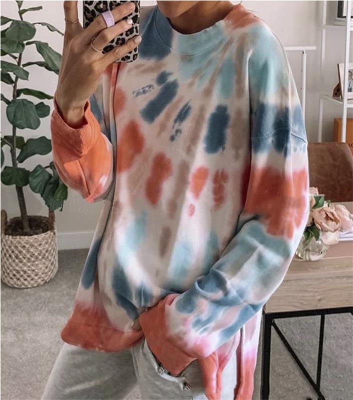 Kvinnors avslappnad tie-dye sweatshirt med oversized skärning och bekväm rund halsringning Mirla-Eva Jonsson