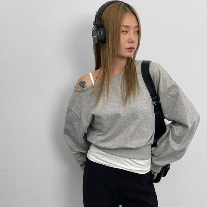 Kvinnors avslappnad tröja med asymmetrisk halsringning Mirla-Eva Jonsson