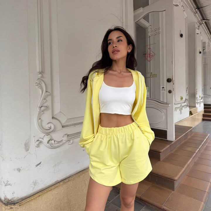 Kvinnors avslappnad zip hoodie och shorts set Mirla-Eva Jonsson