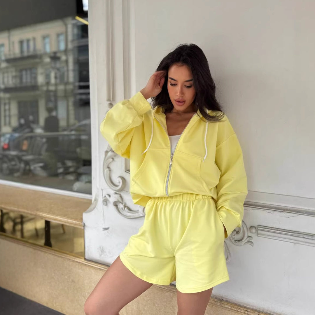 Kvinnors avslappnad zip hoodie och shorts set Mirla-Eva Jonsson