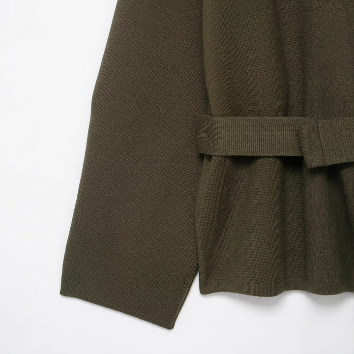 Kvinnors avslappnade cardigan med midjebälte och eleganta knappdetaljer Mirla-Eva Jonsson