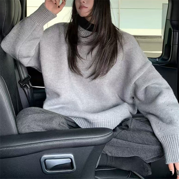 Kvinnors avslappnade chunky stickad tröja med oversized snitt och mjuka ärmar Mirla-Eva Jonsson