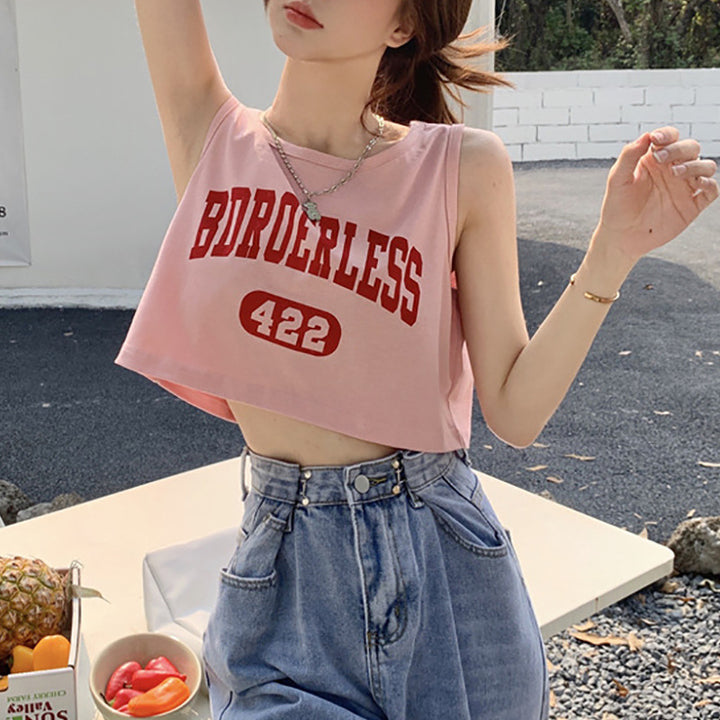 Kvinnors avslappnade crop top med kreativt tryck och bekväma material Mirla-Eva Jonsson