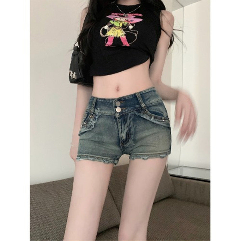 Kvinnors avslappnade denimshorts med kontrasterande detaljer och moderiktig skärning-Eva Jonsson