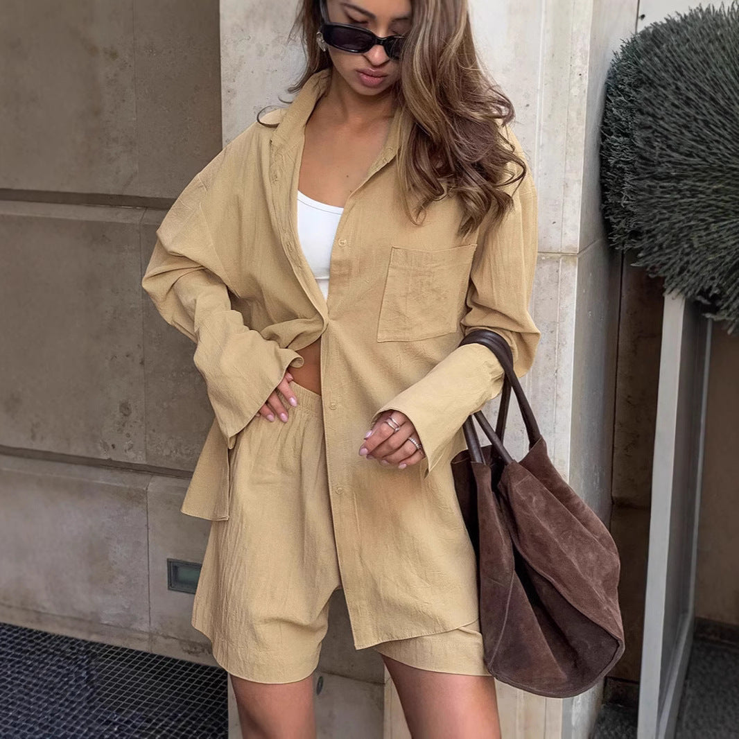 Kvinnors avslappnade ensemble av oversized skjortblus och shorts med modern skärning Eva Jonsson-Eva Jonsson