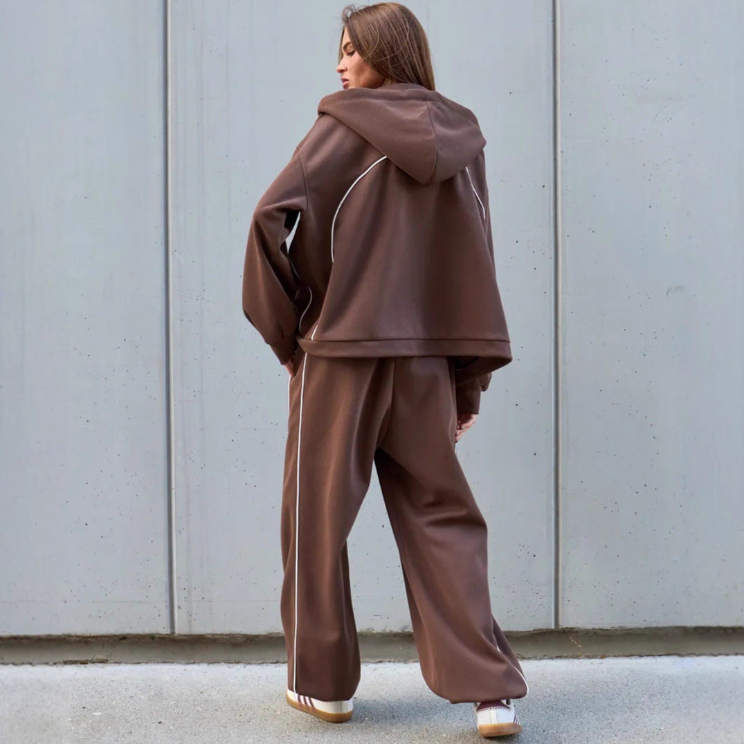 Kvinnors avslappnade fleece joggingdräkt med hög krage och lösa byxor Mirla-Eva Jonsson