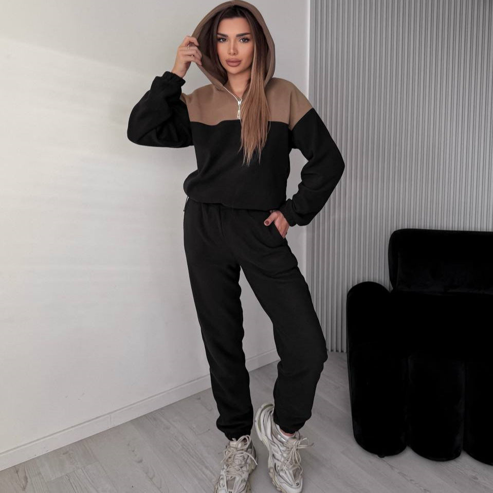 Kvinnors avslappnade fleece sports set med huva och modern passform Mirla-Eva Jonsson