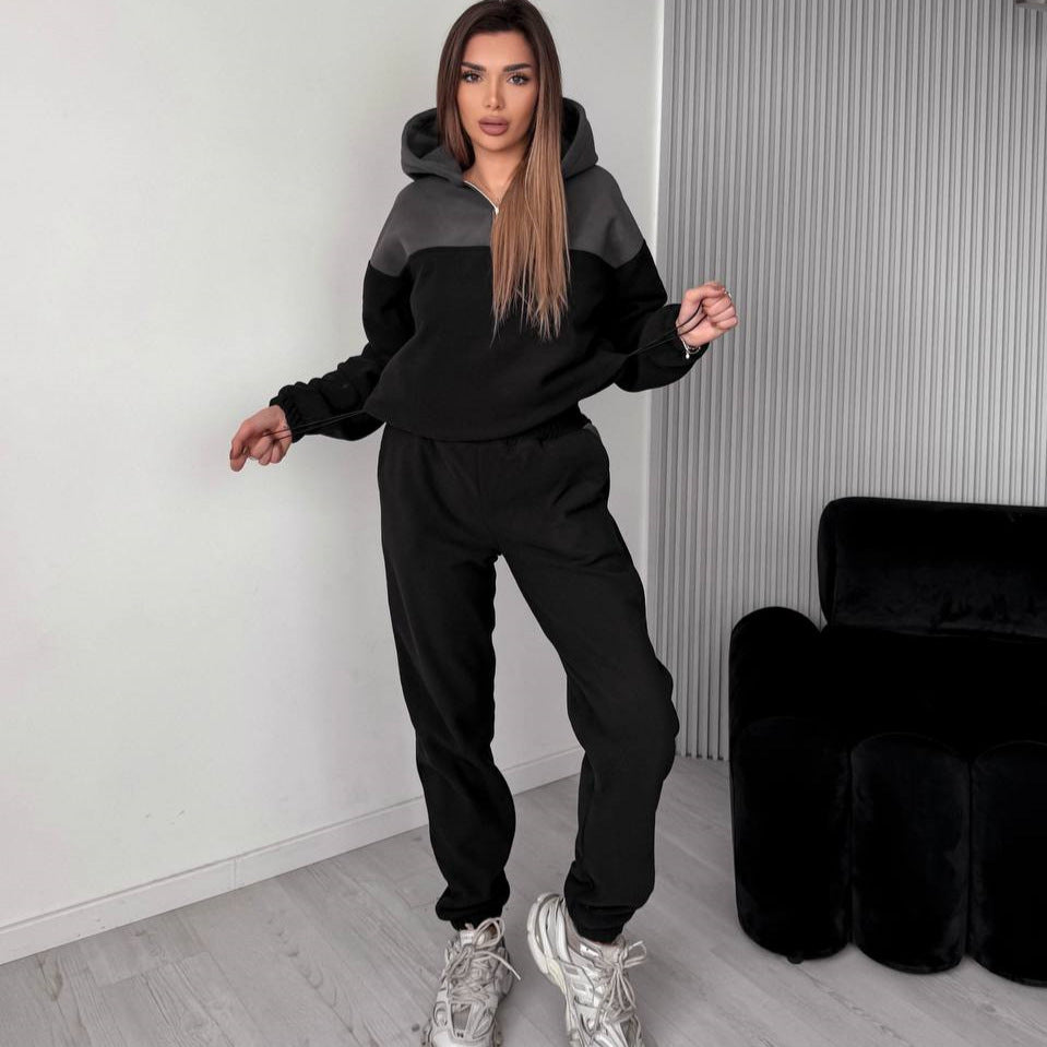 Kvinnors avslappnade fleece sports set med huva och modern passform Mirla-Eva Jonsson