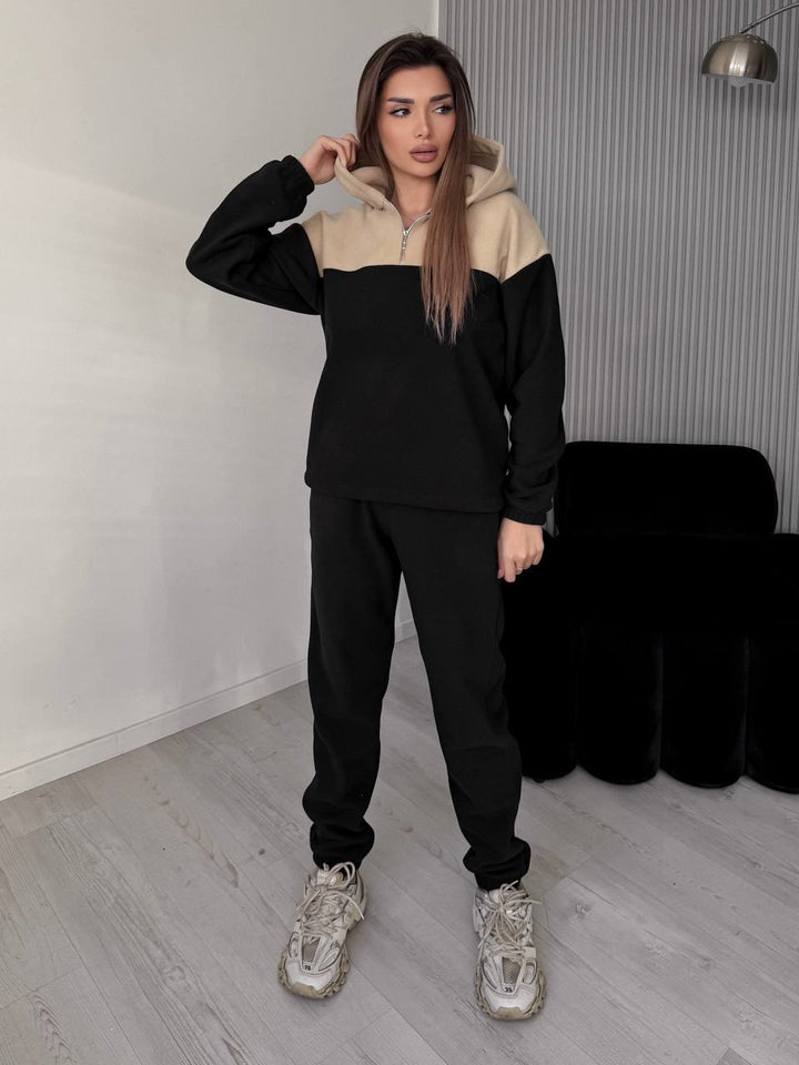 Kvinnors avslappnade fleece sports set med huva och modern passform Mirla-Eva Jonsson